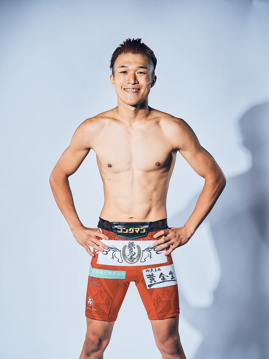笑顔で腰に手を当てるゴングマンのプロフィール写真